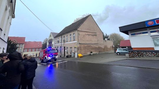 Akcja straży pożarnej w Cedyni – Pożar przewodu kominowego w budynku OPS [ZDJĘCIA]