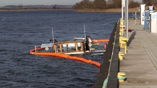 Barka wypłynęła z Bielinka i zatonęła w Gryfinie