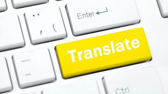 Biuro tłumaczeń w erze sztucznej inteligencji – jak nowe technologie zmieniają codzienne wyzwania tłumaczy