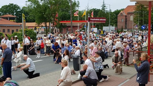 Boże Ciało w Chojnie. Procesja z orkiestrą [FOTO, WIDEO]