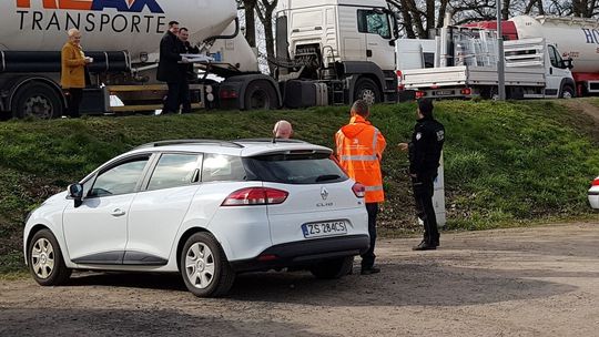 Burmistrz Chojny wspiera pizzą pograniczników w pracy i w walce z koronawirusem [FOTO, WIDEO]