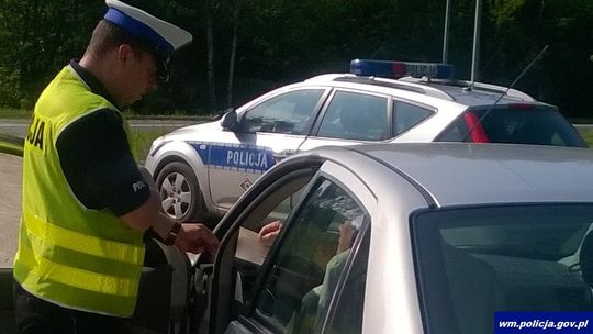 Był poszukiwany. Wpadł, jadąc samochodem