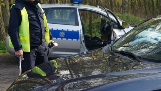 Był tak pijany w BMW, że spowodował kolizję. Oddali go w ręce policji