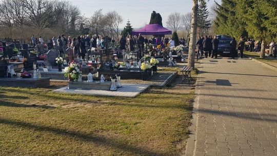 Czas zagrożenia koronawirusem zmienia nawet ceromonie pogrzebowe