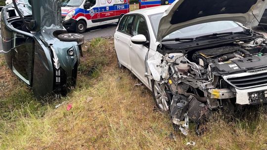 Wypadek w Chojnie. Czołowe zderzenie na Willowej po niedostosowaniu prędkości przez 34-latka