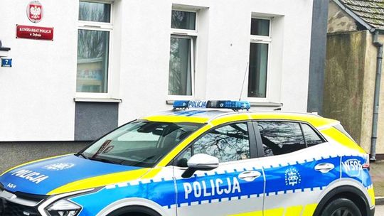 Dwa incydenty drogowe i zatrzymanie poszukiwanego – policjanci w akcji