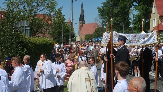 Dwie parafie połączyły się w modlitwie i wspólnej procesji [zobacz FILM]