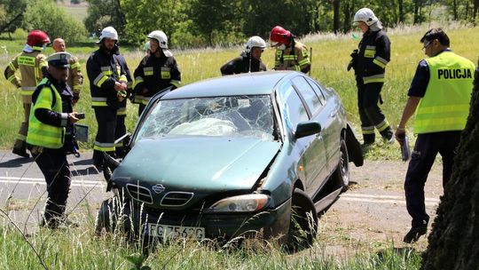 Dwóch uczestników wypadku poszkodowanych