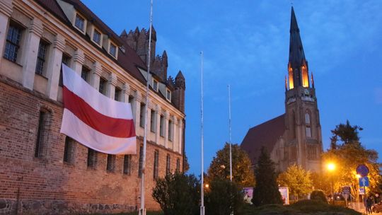 Flaga Białorusi na budynku Centrum Kultury