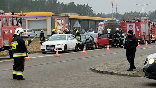 Kolizja przy wjeździe na targowisko w Osinowie Dolnym [ZDJĘCIA]