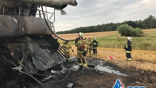 Kombajn spalił się na polu