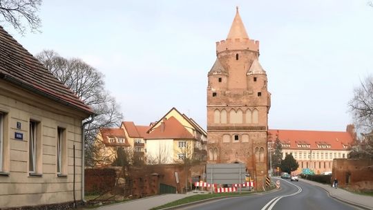 Kończą renowację Bramy Świeckiej. Kiedy zdejmą rusztowanie i "utrudniacze ruchu"