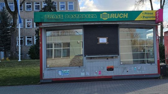Koniec handlowej historii przy Jagiellońskiej – pan Mieczysław zamyka ostatni taki kiosk w regionie