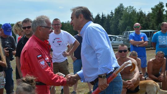 Miłośnicy paralotniarstwa uskrzydlają Cedynię. Pierwszy zlot pilotek w gminie [FOTO]