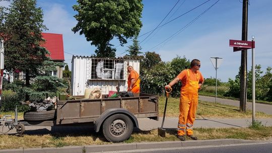 Naprawiają uliczne ławki