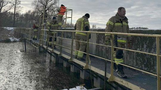 Groźnie na Odrze. Zima nie odpuszcza