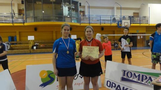 One są mistrzyniami województwa, a oni zdobyli brązowy medal na igrzyskach w badmintonie  drużynowym