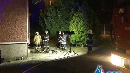 Pojechali gasić ogień w bloku