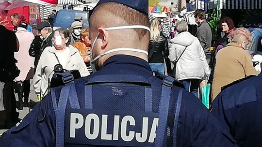 Policjanci wpadli na rynek w Osinowie