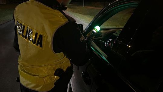 Nocny akcja w Lubiechowie. 23-latek zatrzymany przez policję za jazdę pod wpływem środków