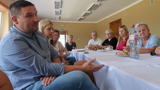 Poseł Rafał Mucha zaproszony do Gogolic. Sprawa szkoły powraca