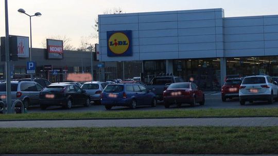 Poszukiwała go policja. Zatrzymano go na parkingu sklepu, kiedy przyjechał na święta