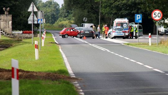 Potężny huk zderzających się samochodów