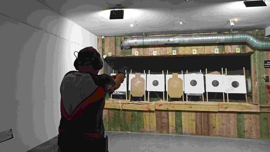 Wielki boom i twarde dane: Polacy kupują broń tysiącami. Co ze strzelnicami?