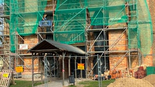 Prace konserwatorskie przy architektonicznych detalach Kościoła Mariackiego w Chojnie