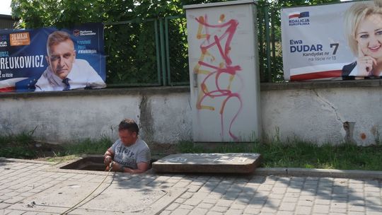 Pracują pod czujnym okiem ;-)