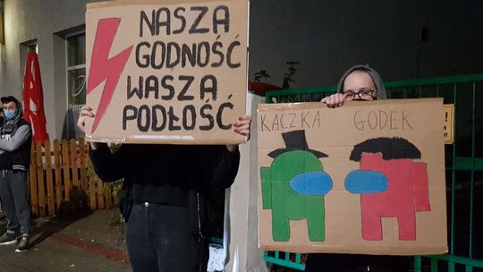 Protestują przeciw PiS i zaostrzeniu prawa aborcyjnego [WIDEO, FOTO]