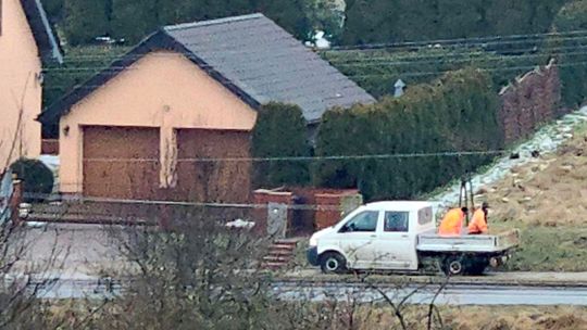 Rano lód uwięził mieszkańców w domach, a na ratunek ZGKiM. Eksperci radzą, jak uniknąć urazu