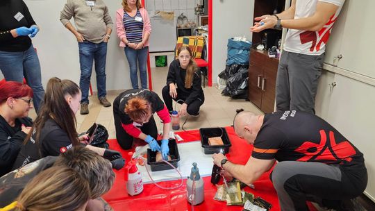 Montaż defibrylatora AED