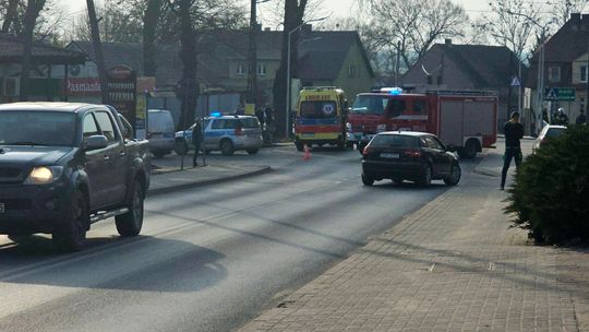 Rowerzysta pod kołami samochodu. Miał lądować helikopter