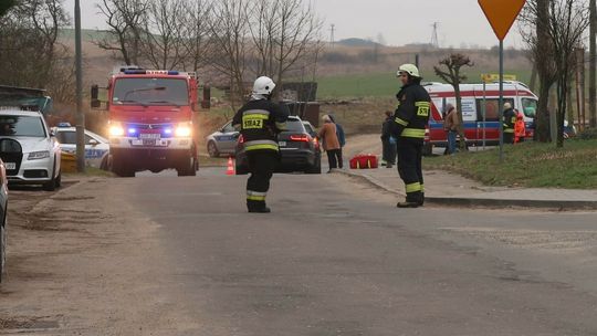 Rowerzysta z urazem głowy w szpitalu. Policja podaje wstępne ustalenia dotyczące wypadku 