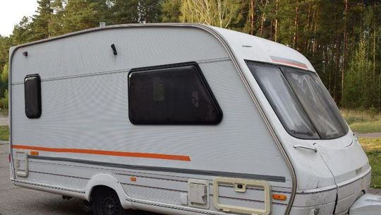 Skradziono przyczepę campingową