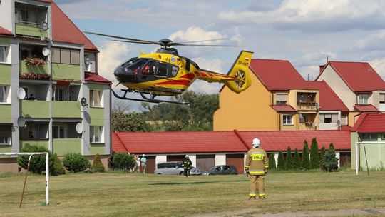 Śmigłowiec LPR przyleciał po dziecko. Strażacy zabezpieczali lądowisko