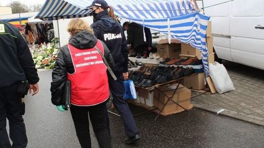 Sprawdzają maseczki i wlepiają mandaty. Kontrola nie tyko na rynku