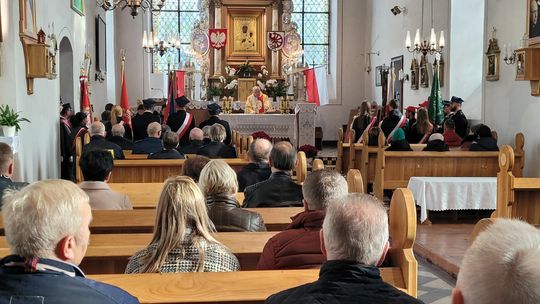 Święto Niepodległości rozpoczęli od uczestnictwa w mszy św. [ZDJĘCIA]