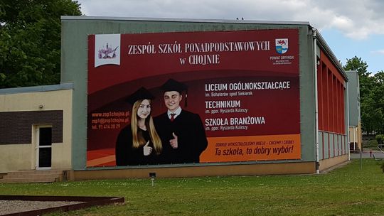 Uczniów nie wpuszczają, ale baner wywiesili