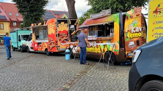 Wielkie żarcie pod chmurką. Festiwal Smaków z food truckami