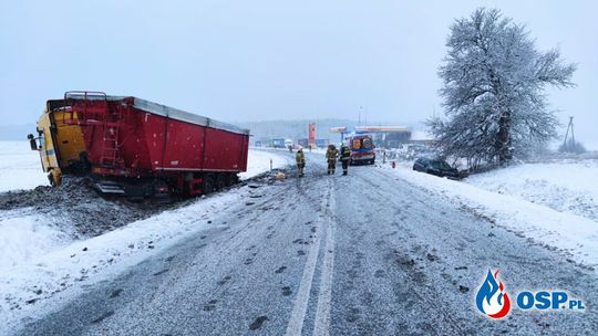 Wpadł w poślizg i zderzył się z nadjeżdżającą ciężarówką