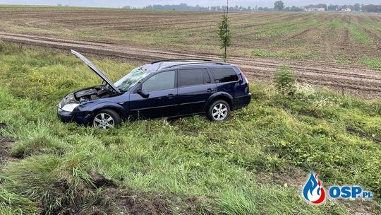 Wypadł z drogi i dachował