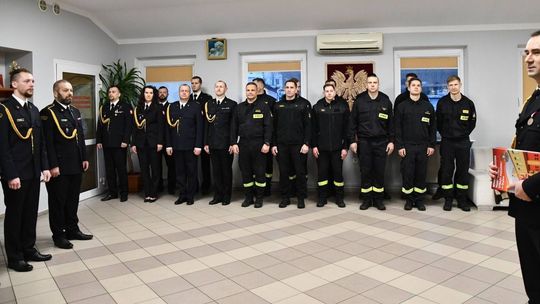 Wyróżnili strażaków. Awanse na wyższe stopnie