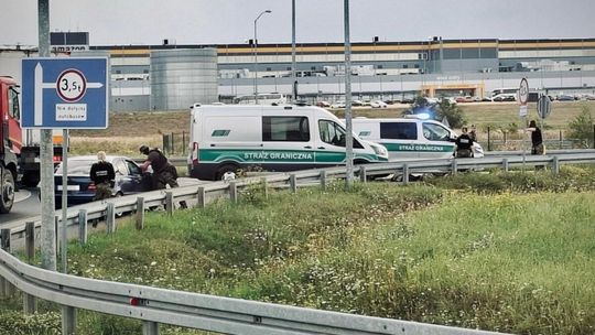 Zatrzymano grupę cudzoziemców próbujących nielegalnie przekroczyć granicę Polski