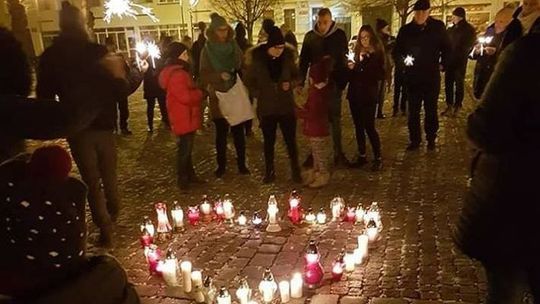 Zimny ognie, jako światełka solidarności Jurkowi, a znicz ku pamięci śp. Pana Prezydenta Pawła Adamowicza [FOTO, VIDEO]