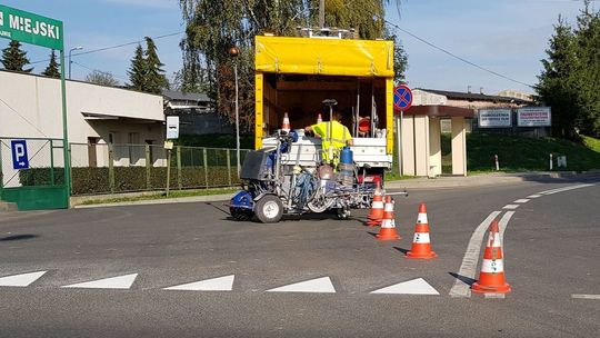 Zostawili pachołki na drodze