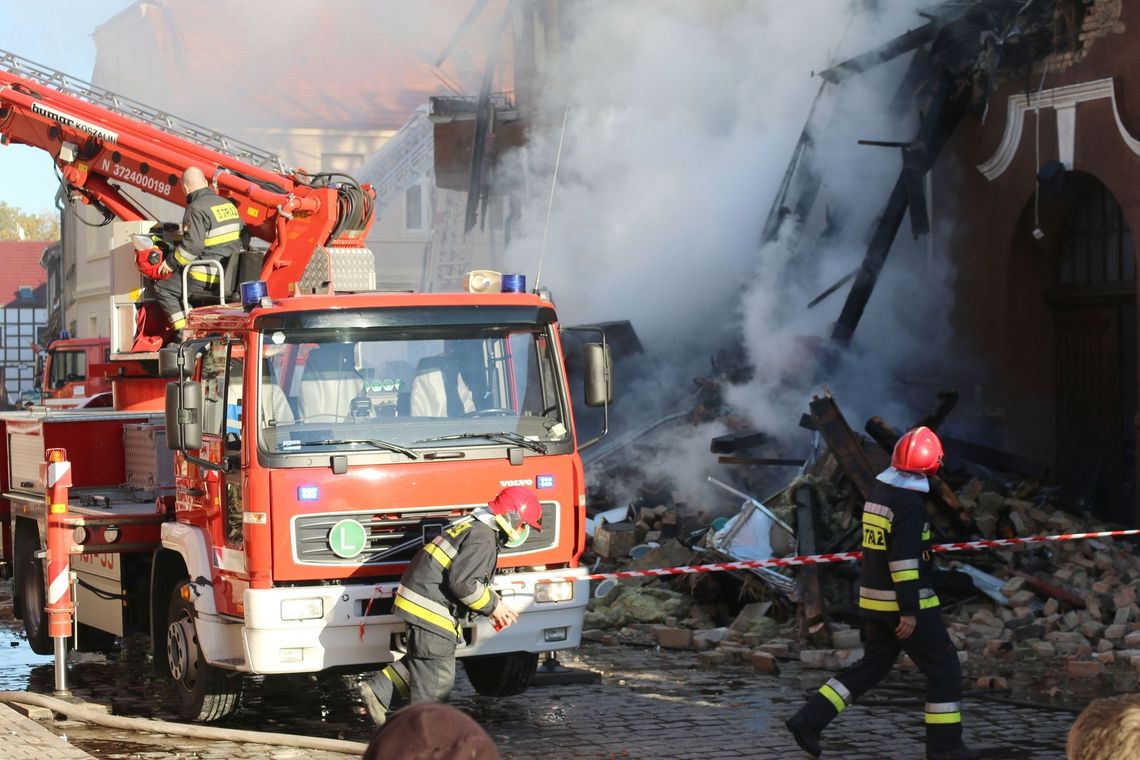 Akcja strażaków w miejscu, gdzie wybuchła w mieszkaniu butla z gazem