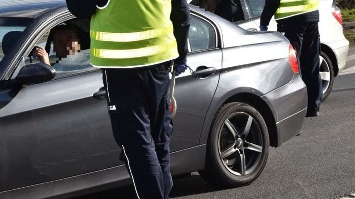 Alkomat wykazał ponad 2 promile w wydychanym powietrzu Alkomat wykazał ponad 2 promile w wydychanym powietrzu
