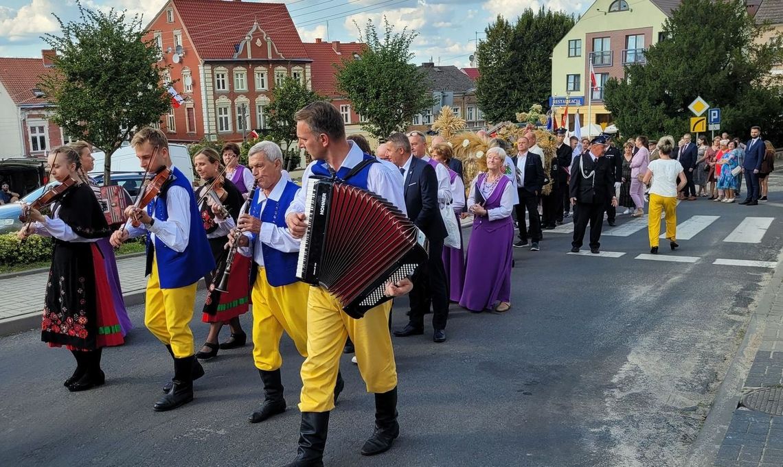 Kolorowy korowód dożynkowy przeszedł ulicami Cedyni [FOTO, WIDEO]